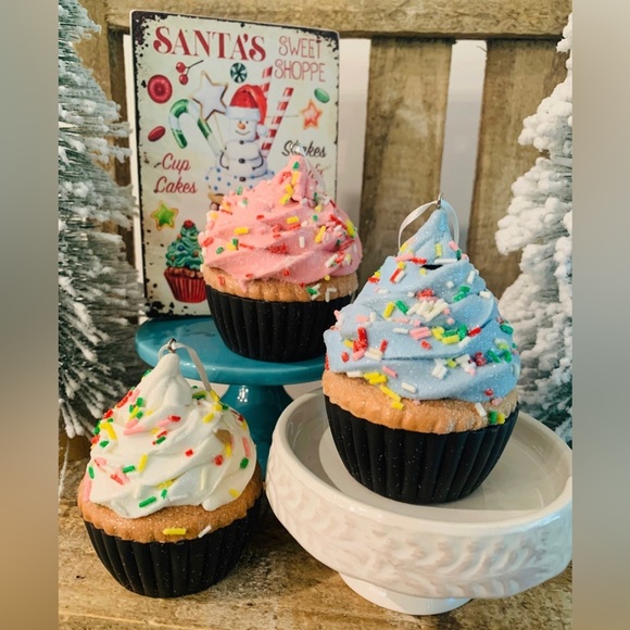 3 Pastel Cupcakes with Whipped Frosting & Sprinkles - Picture 2 of 6